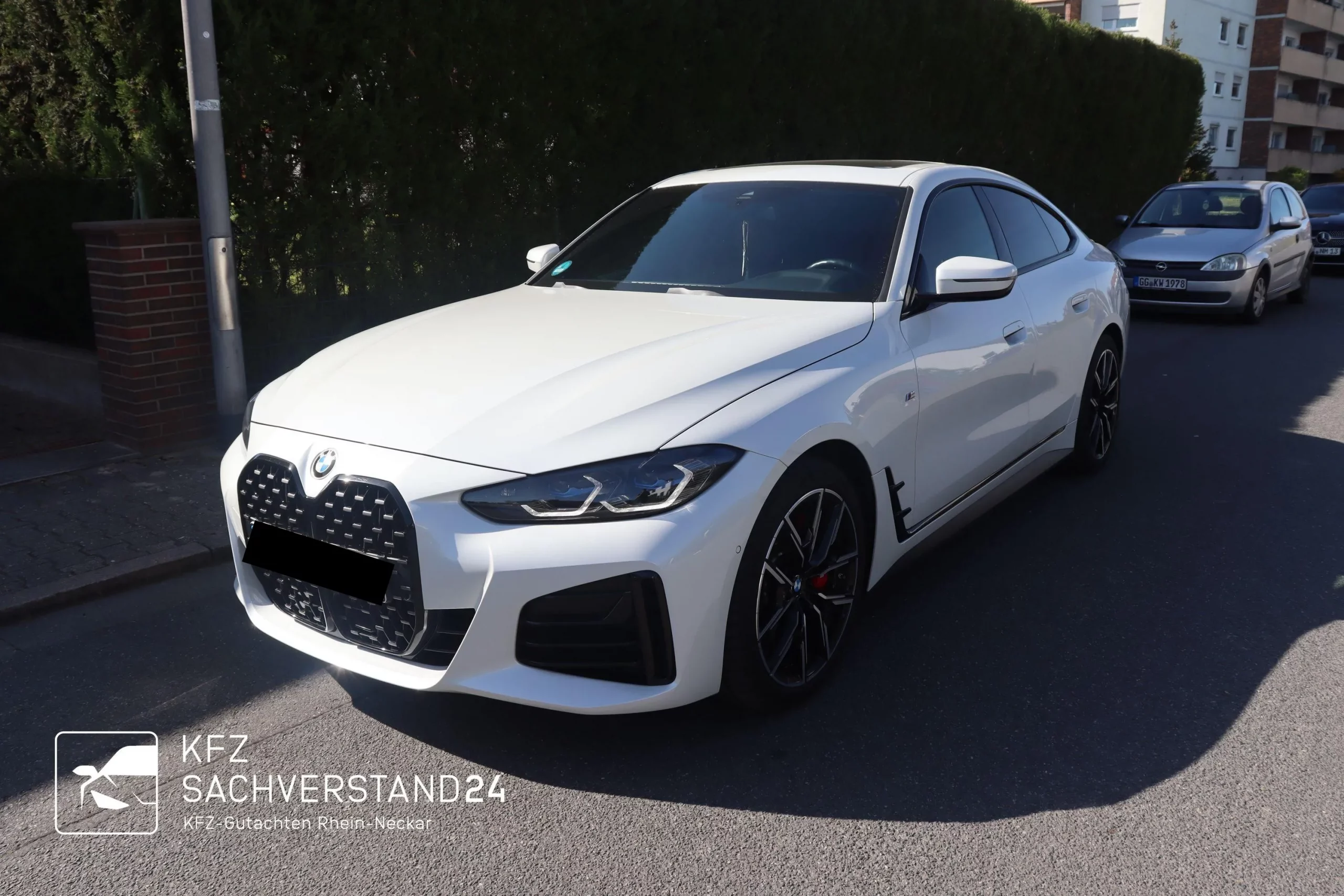 Bmw M4 Grancoupe wird von einem Kfz Gutachter von Kfz Sachverstand 24 begutachtet bei einem Gebrauchtwagencheck