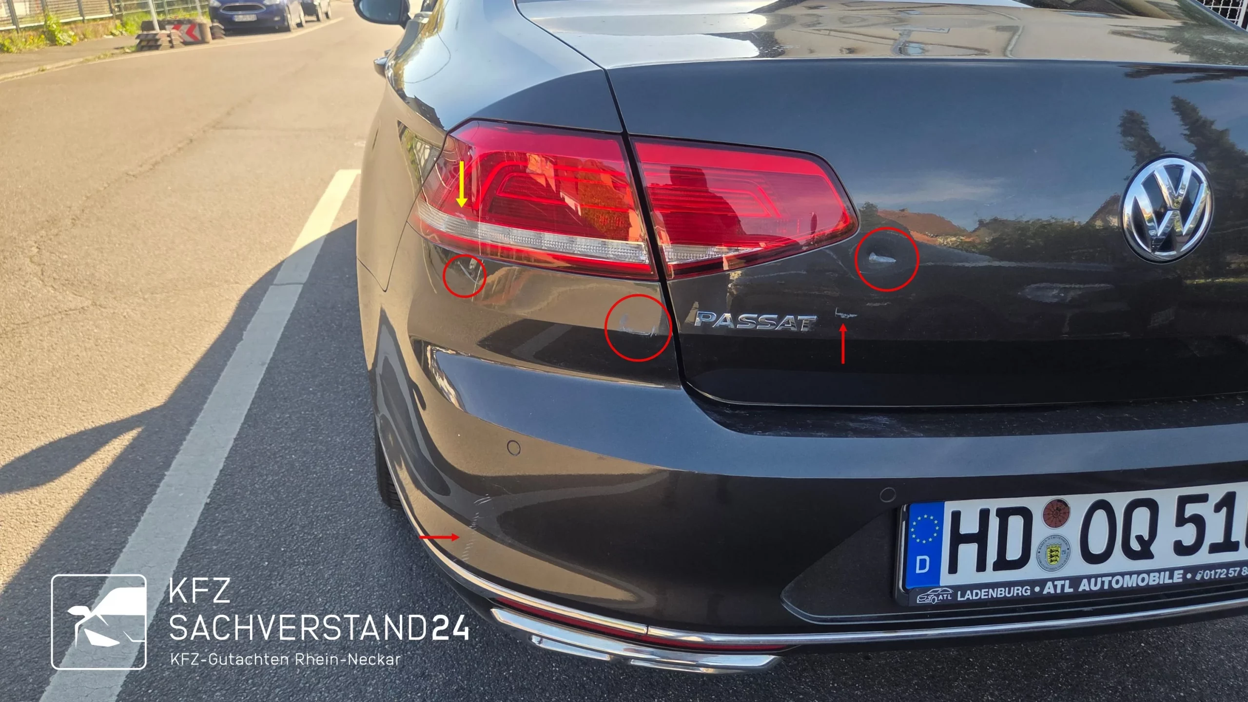 VW Passat mit Heckschaden wird begutachtet von einem Kfz Gutachter von Kfz Sachverstand 24 für ein Unfallgutachten